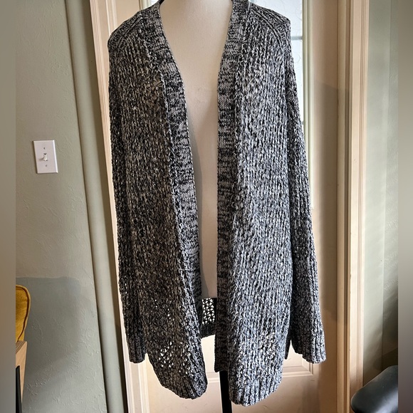 Splendid size M open loose weave open cardigan. NWT. Side slit for movement. - Picture 1 of 9